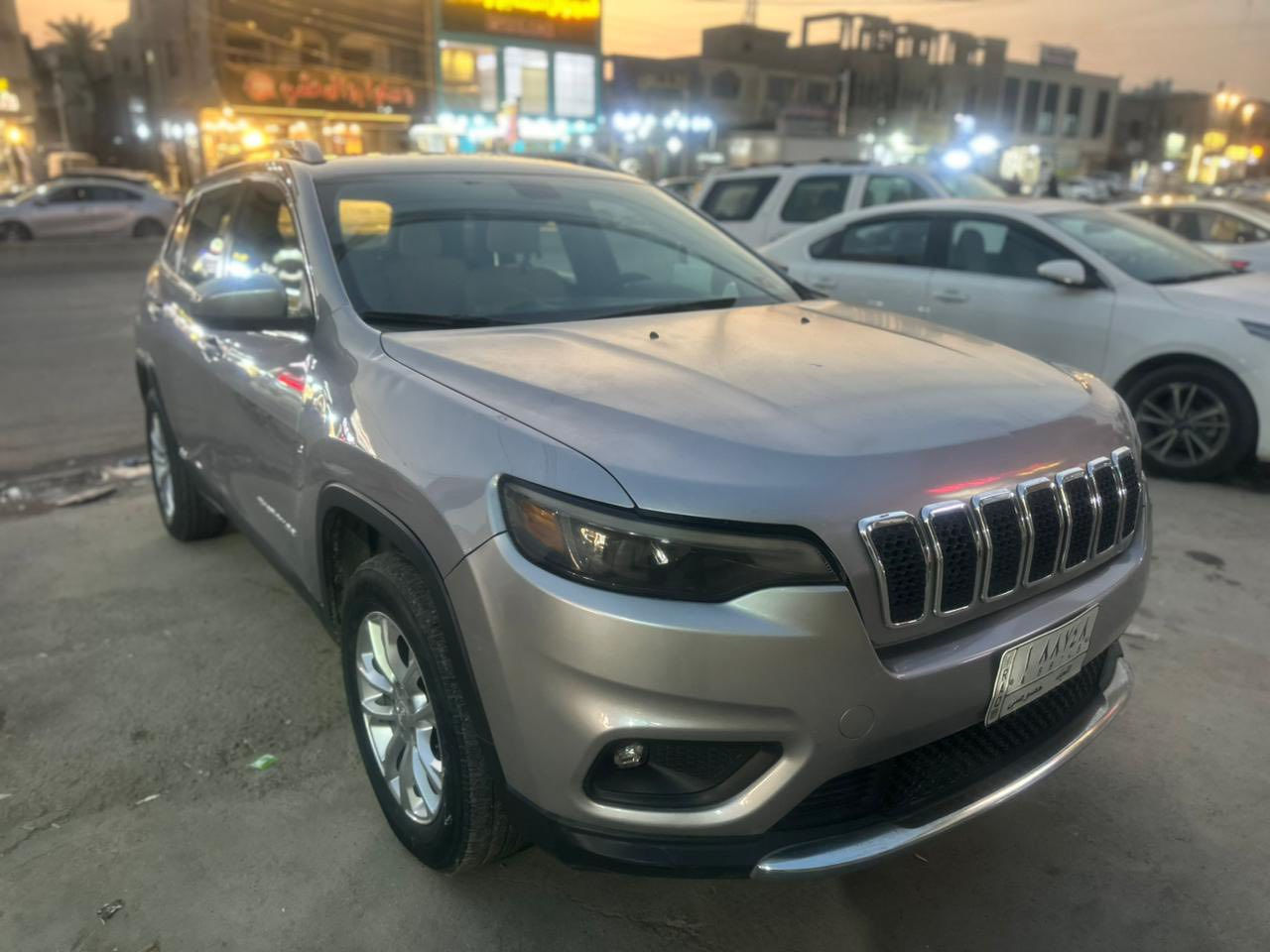 جيب شيروكي بزون
موديل ٢٠١٩ 
ماشيه ١٣٥
بيها جاملغ السايق 
وبيها بنيد مبدل 
والباقي مكفول 
السعر ١٣٠ وبيها مجال 
الاستفسار الاتصال او المراسله
***********
