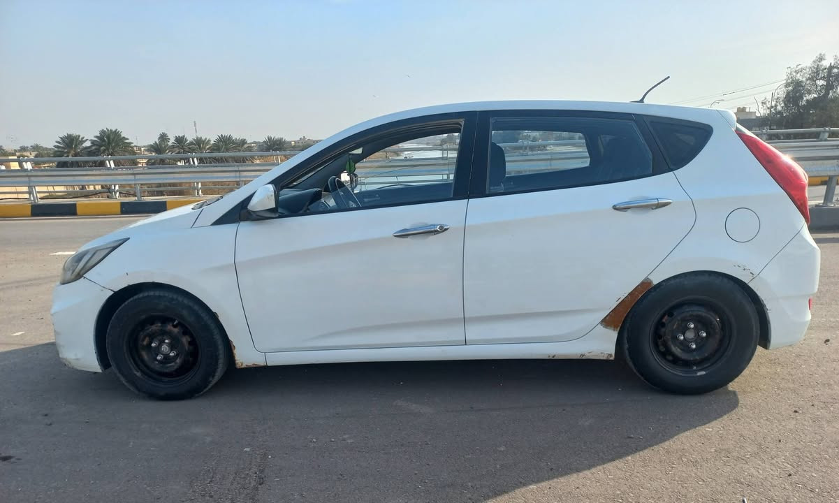 اكسنت هاج باك 2016
رقم نجف انكليزي بسمي السياره 
مكان حله استفسار ***********
