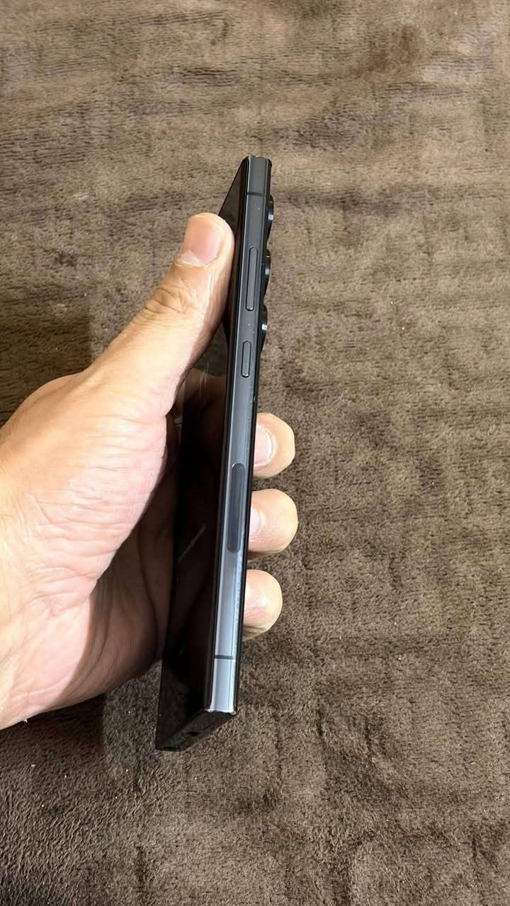 يرحم والديكم مستعجل على بيعته 

السلام عليكم اس ٢٣ الترا ذاكرته ٥١٢ التلفون زلغ مابي تك خط 
السعر ٦٧٥ 
مكاني موصل جانب الايسر 
‏‪***********‬‏
خاص ماجاوب فقط اتصال
