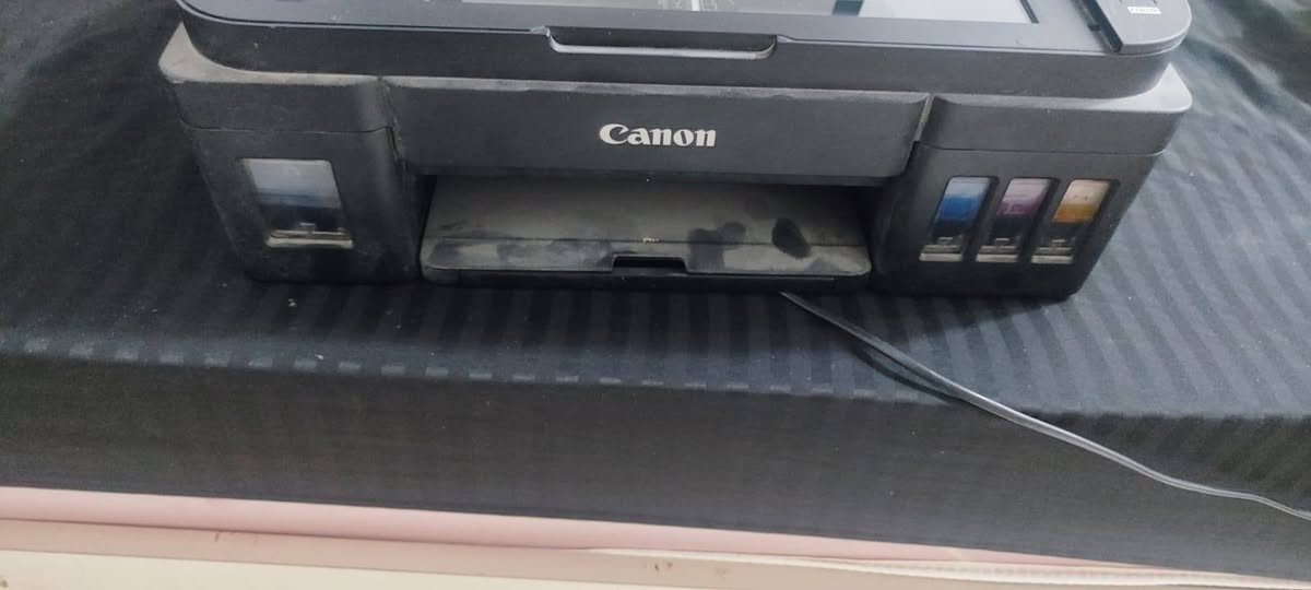 طابعه للبيع قيم بليرضي الله واخذه للعلم ماخذه 250 ما مشتغله غير سبوع بس تركته ونرادله حبر يتبدل***********
