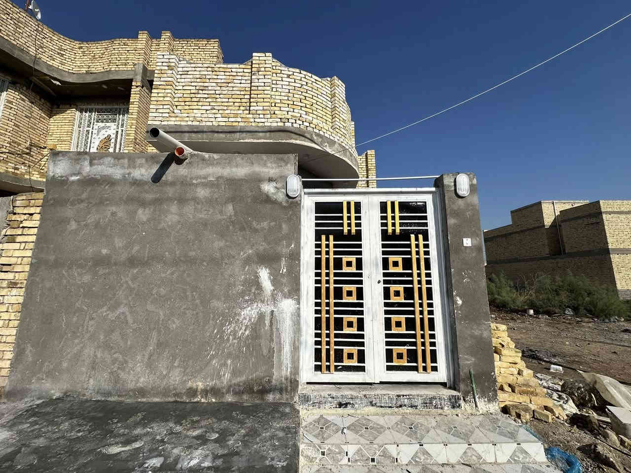 للبيع دار سكن طابو صرف

📍 الموقع: حي الصحة
📐 المساحة: 100 م²
🏗 البناء: حديث – غير مسكون

تفاصيل الدار:
▪️ غرفة نوم 🛏️
▪️ صالة
▪️ مطبخ
▪️ استقبال
▪️ حمام 🛁
▪️ طارمة

💰 السعر: 88  

📞 للاستفسار:
مكتب الدناني للعقار
📱 ***********

#الدناني_للعقار
