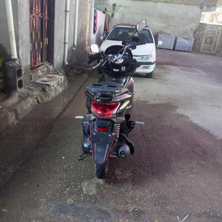 سلام عليكم دراجه pcxجيل الأول كفاله عامه مكينه 125مكفوله كفرات بلاديه دراجه برغي مامفتوح بيه مكان بغداد رشاد قرب حي نصر  الشراي ينتصل عل هاذ رقم ***********
