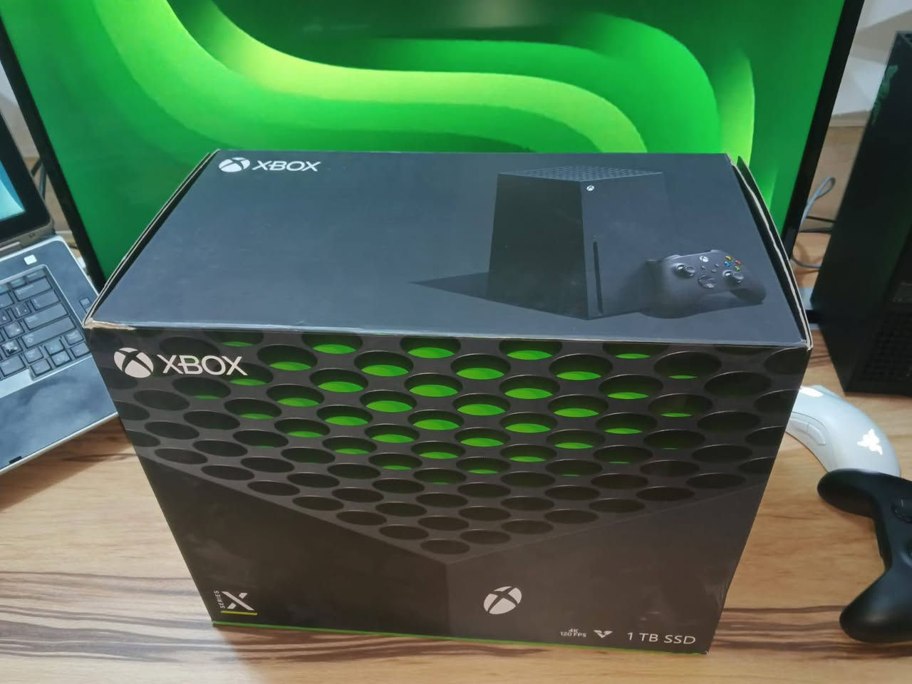 xbox series x للبيع 
جهاز xbox series x مستعمل نضيف جدا نسخه 1 تيرا 

الجهاز نضيف استعمال خفيف مع كامل اغراضه نضيفه 

مكاني كربلاء 

سعر 700 بي مجال بسيط
للتواصل: ***********

