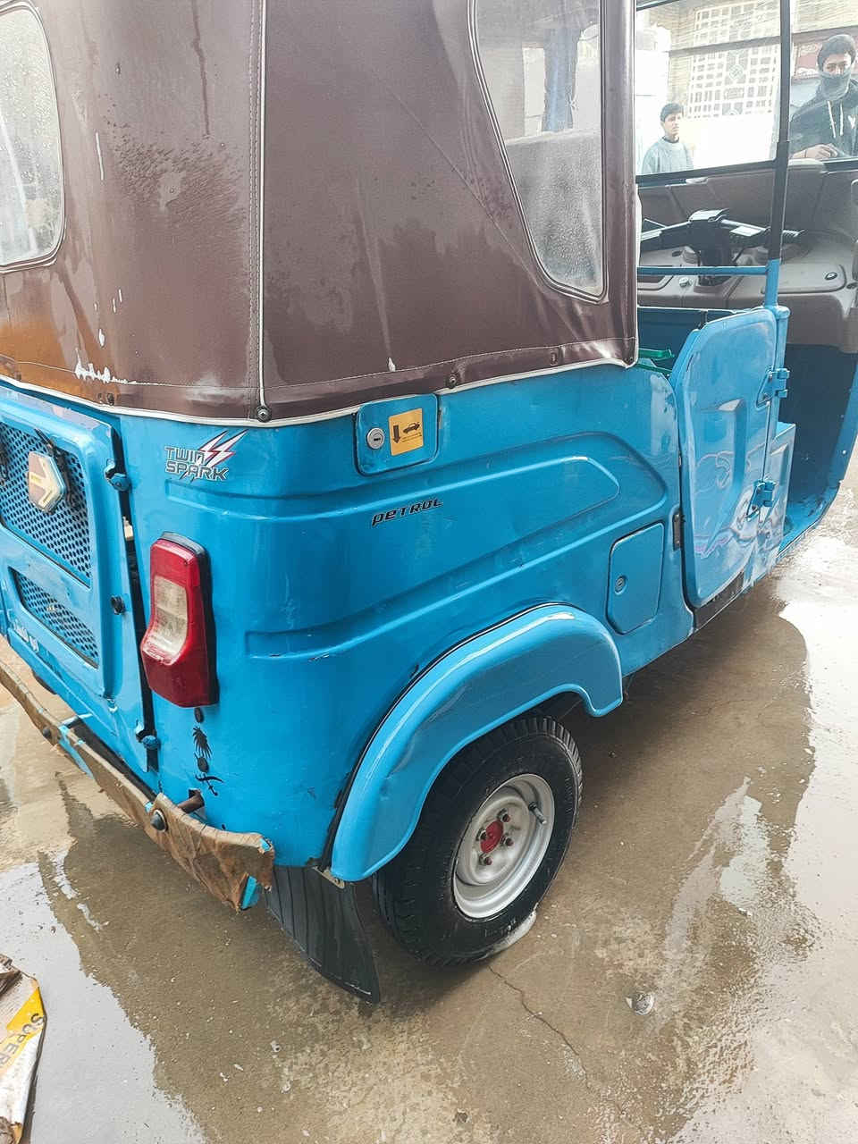 السلام عليكم تكتك  للبيع كفاله محرك وكشر موديل 2022 شهر 7  رقم وسنويه سعر 8500 وبيها مجال شراي يتصل ***********
