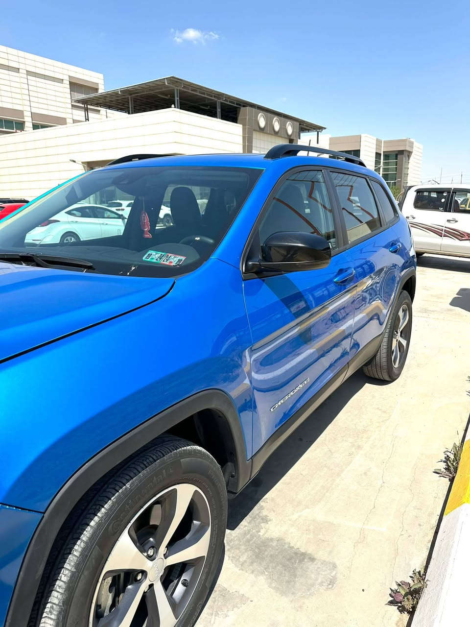 جيب شيروكي  Jeep chrokee 2022 Limited
حادثها تبديل بنيد فقط وسونارها موجود بالمنشور 
 تخم تاير جديد  بأسمي رقم رباعي مميز 

 محرك 6 سلندر 3200 عداد المسافة 45 الف ميل
 كشنات جلد تحكم كهرباء جهتين
 شاشة كبيرة 
 سستم صوت متكامل
 بصمة 2 باب  + خزن ميموري 
هيترات بالمري هيتر بالستيرن هيتر بالكشن
 رادار جانبي  نقاط عمياء 
اربع انظمة قيادة
 اضائه ترحيب بالمري
 
السعر ‼️ علق بتم يجيك السعر بالخاص ‼️

***********
