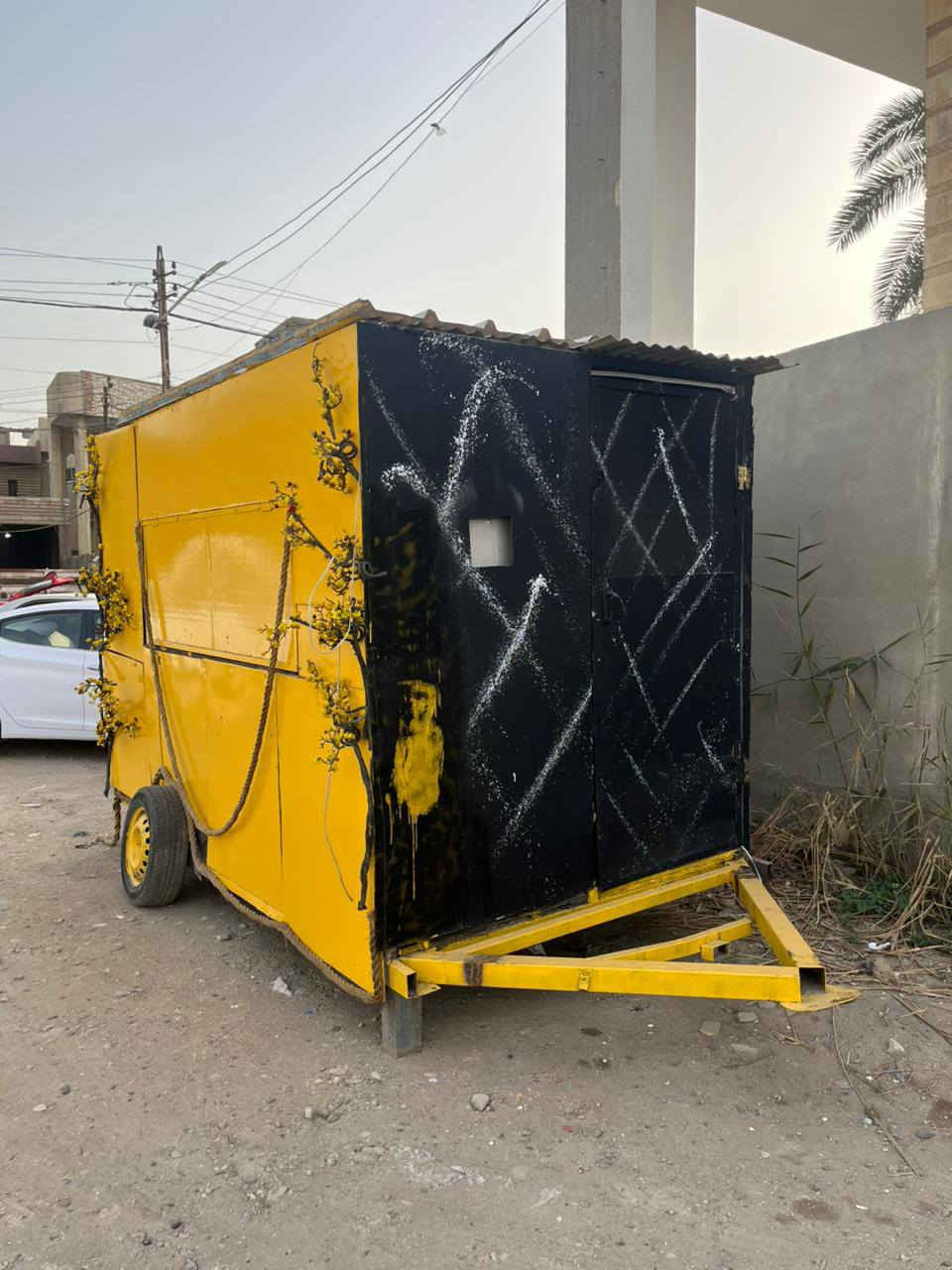 مطعم متنقل كامل من الداخل مجهز فقط نقص غراض للتواصل ***********
