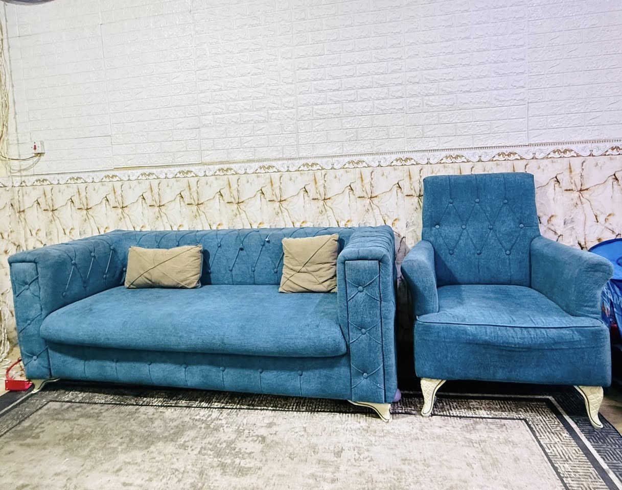 اربع قطع يرادله تنضيف السعر 200  العنوات حي الاحرار قرب اربع شوارع ***********
