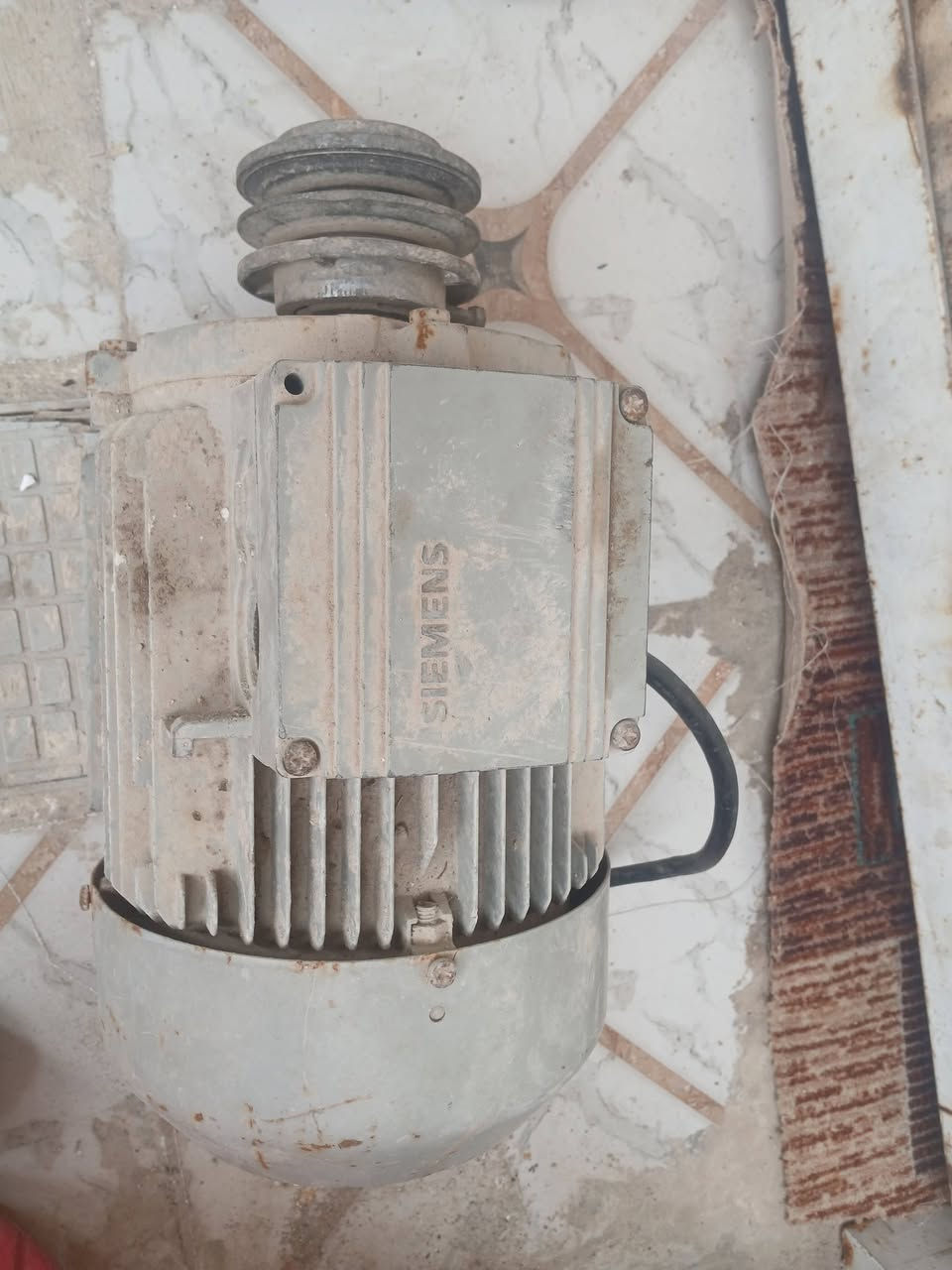 سلام عليكم تاروسه البيع ماطور كهرباي يطالي السعر ٣٠٠ وبيه مجال بصيط الاستفسار عل رقم ***********
