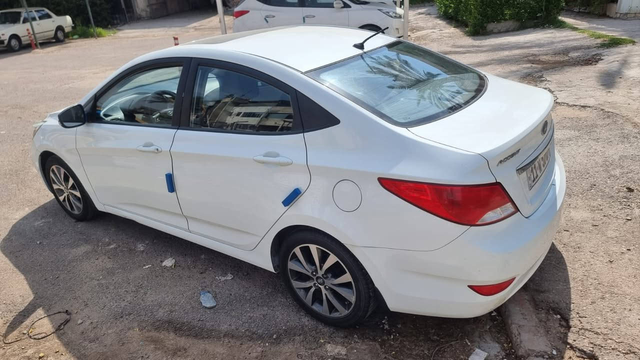 اكسنت 2016
بلو مكينه 1600
ماشيه 120
مكفوله كفاله عامه عدا بارد مكانين 
باسمي السياره تحويل ثاني يوم
السياره عله إيد واحد 
*********** الاتصال
مكاني بغداد
