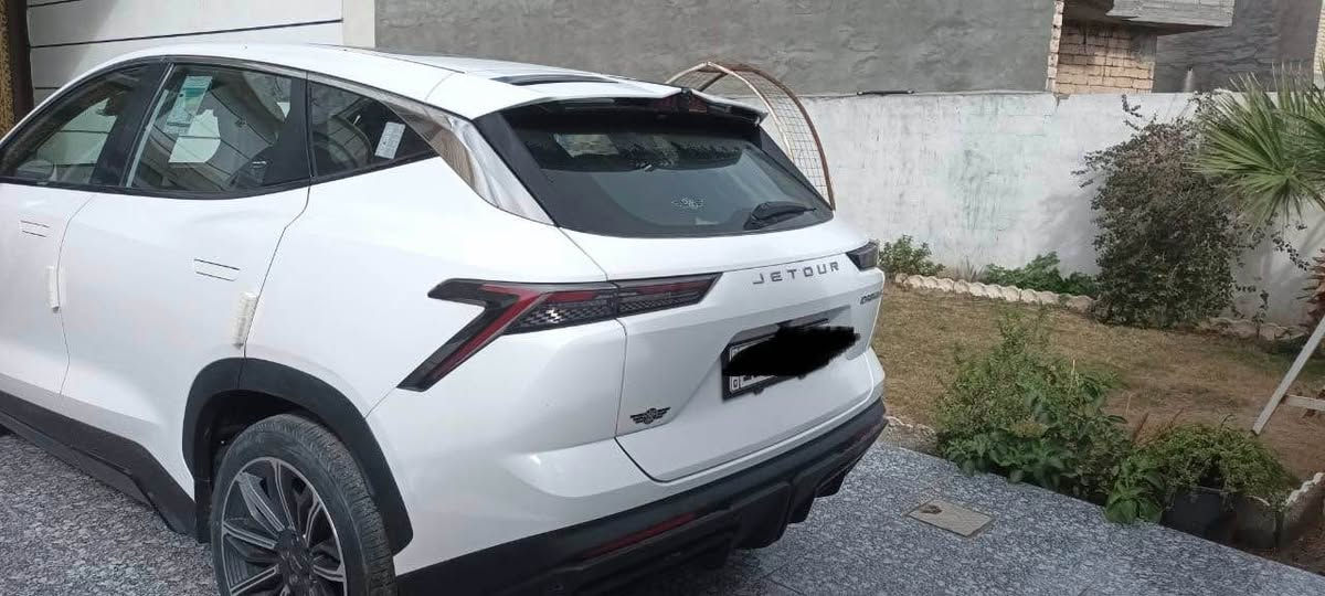 جيتور داشنك لاكجري ٢٠٢٤
* ضمان شركه هارلم
* السياره جديده كلش 
* رقم بغداد بأسمي
* محرك 1600 توربو لاكجري
* لون ابيض 
* فول مواصفات اعلى فئه 
* بانوراما
* كشنات كهرباء 
* كشنات تدفئه + تبريد 
* داخل جلد
* خزن ميموري 
* كاميرات 540 
* شاشه كبيره 
* نظام كار بلي واندرويد اوتو 
* نظام الاوامر والتحكم الصوتي 
* نظام الخروج عن المسار 
* رادار امامي 
* رادار خلفي 
* رادار جانبي 
* تحكم ستيرن كامل 
* نقطه عمياء 
* اناره محيطيه متغيره 
* اناره ترحيبيه 
* المرايا الجانبيه كهرباء 
* شاحن واير لس 
* ثلاجه 
* لايتات زينون داينمك متحركه 
* تشغيل عن بعد 
* صندوق كهرباء 
* نظام اوتو هولد 
* انظمه قياده متعدده وبيها هواي مواصفات بعد 
السعر  ١٨٣ او بيها مجال بسيط

مكاني الأنبار
للاستفسار 
*********** الفلوجة, الأنبار
