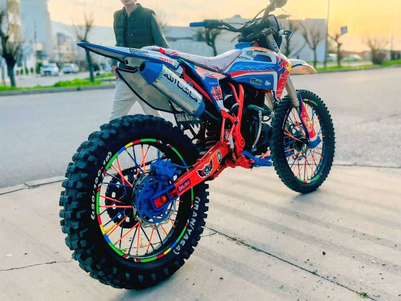 علیکم》
ئەم ماتۆرە بۆ فرۆشتن   CRX 2023 مەنەفێستە
مەکینەی کەویارە)  دینارێ مەسرەفی نیە )
هەموو گیانی بەشەرەت  مەکینەی سەوتی  زۆر زۆر خۆشە  لاشەی تەقیوی درزی نیە بەشەرت 
(زۆر زۆر بەقوەتە   )(بۆ گۆرین ەوەش بەئێرانی)
سعری خوار هەموو بازار کێ مووشتەریە چات کات من لەخزمەتیام 
تایەو ویلی دواوەی تازە گۆڕاوە  150هەزاری پێدراوە
گۆرینەوەش ئەکەم  بە ئێرانی 
شووێن .سلێمانی 
0773 886 11 90 السليمانية, العراق
