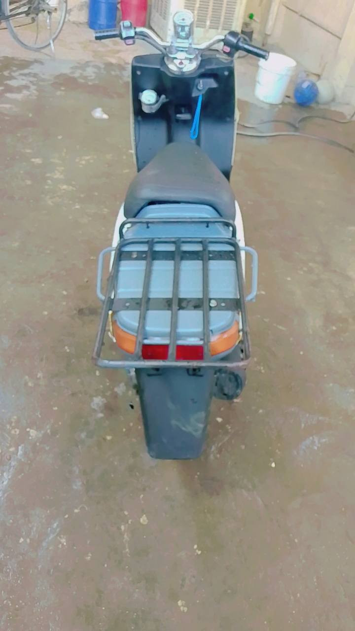 السلام عليكم دراجه كلاسك نقص كلوبات وباتري فقط نص هندر تشتغل محرك اخرس مكانه الأمين سعره 250 الف للاتصال ***********
