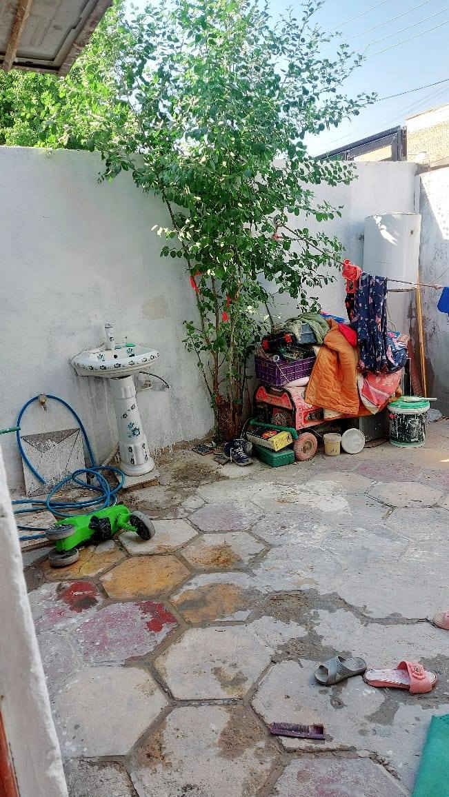 السلام عليكم...
دار سكن للبيع المساحه ١٠٠م امامي طابق واحد بناء متوسط قابل للسكن.
العنوان سومر شارع السايدين مقابيل محلات البلديه الجدد.
محتوى الدار: استقبال * صاله * غرفه * مطبخ * صحيات داخليه وخارجيه * طارمه 

السعر جداً مناسب جوه السوق ١١٠ مليون وبي مجال بيع مستعجل.
----------------------------------------
للإستفسار أكثر زياره مكتب ديار الهلالي للعقارات الواقع في حي العسكري شارع المدارس قرب مدرسه عمار بن ياسر.
رقم الهاتف ***********
