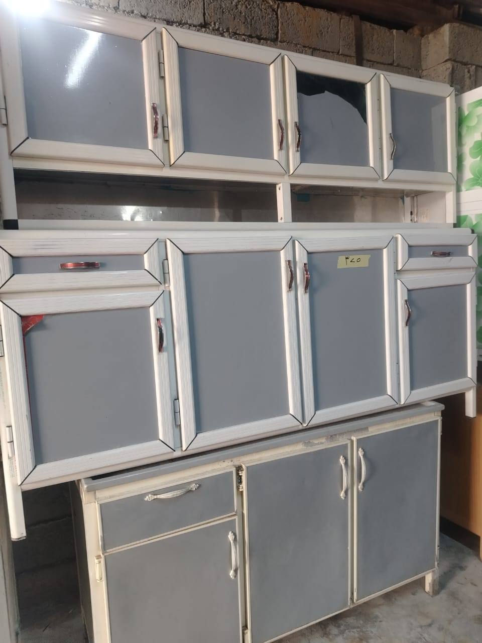 للبيع كونترات بالة مستعملة النضافة موضحة بالصور  ابيع واشتري واراوس الاسعار موضحة بالصور وبيهن ممجال 
العنوان : بلدروز مقابيل مدرسة الثقافة مجاور انفنتي مول 
للاستفسار: ***********/***********
