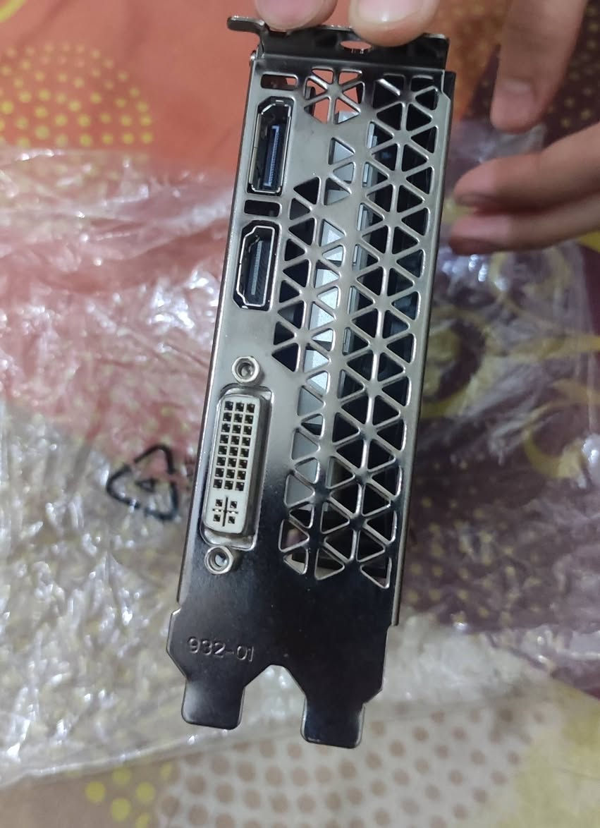 كارت شاشة نوع GTX1050ti 
4گيگا DDR5 ،، بدون طاقة خارجية مباشر على البورد ،، 
السعر ١٥٠ الف فقط وضمان ،،


**إذا كنت صاحب هذا الإعلان وتريد حذفه لأي سبب، رجاءا أرسل رسالة إلى الدعم الفني**