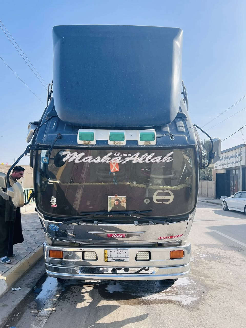 سلام عليكم شباب بسبب الوعود الكاذبه طيرا للبيع. رقم بغداد لوحات انكليزي بسمي مشروع وطني اربع اصفاح ينفتحن 80 ارتفاع تخم تاير تخم ويل اكروم اسبيرات 2تعليك  صناديك استيل 2.  تانكي فافون 300 لتر  مكينه 80 عادي  كير اكسن سوبر السياره مكفوله شاصي مكينه كير اكسن قماره  مكان السياره ناصريه قلعه سكر *********** السياره جاهزه لشغل بوجهك طول السياره (7) اله مو 6 وربع 👉ابلاد السياره ما ملعوب بيه 🙏🏻
