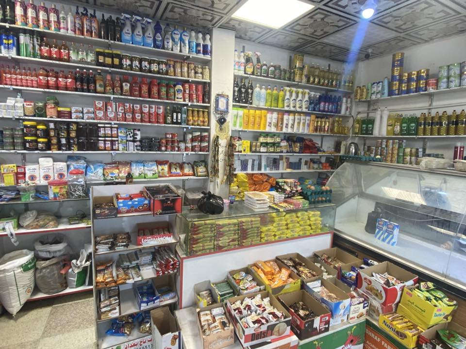 أسواق للبيع العسكري شارع السبيس
تحتوي 
8 براد عمودي
2 براد طرحي
براد طرشي كبير 
سستم كاميرات كامل
***********
مامتواجد فيس بس واتساب
