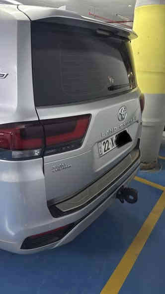 لاندكروز موديل 2022 تونً تيربو 
رقم اربيل 
فول مواصفات Vx  معروفه مواصفات سياره جديده جدآ ماشيه 100 الف 
بدون اي ملاحظات فقط اصبع بارد جاملغ امامي 
السعر 62$ 
***********
