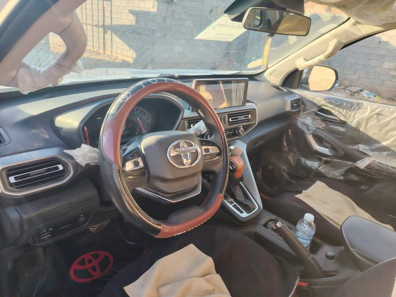 المواصفات العامة :
المحرك: 2.4 لتر تيربو بنزين
ناقل الحركة: اوتماتيك 
نظام الدفع: دفع رباعي (4x4)
عدد أنظمة القيادة:
إيكو (Eco)
نورمل (Normal)
سبورت (Sport)
اللون: ابيض 
سعة الخزان: 80 لتر
الحمولة القصوى: 1 طن
ماشية 70الف
1. تبريد أمامي قطعتين
2. شاشة لمس تدعم جميع أنظمة الاتصال
3. شاشة أعطال متقدمة
4. كاميرات 180° (خلفية + جانبية
5. حساسات خلفية عدد 4
6. حساسات ضغط الإطارات
7. نظام مساعدة نزول منحدرات
8. نظام مانع تزحلق
9. كروز كونترول (مثبت سرعة)
10. فول تحكمات من المقود (ستيرن)
11. إضاءة أمامية LED
12.مقاعد كهربائية
وبعد بيها هواي مواصفات فول للاخير 
 سعرها 160 

مكان السيارة بغداد
*********** وتساب
*********** وتساب
