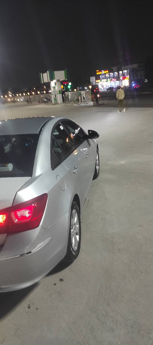 كروز وارد خليجي محرك 1800 تنفس طبيعي
موديل 2016
رقم سليمانيه دولي 
تحكم ستيرن لايت زنون 3 الوان شاشه ترحيب واعطال ويل كب بيها قطع صبغ وبارد 
صندوق مبدل يحتاج صبغ 
السعر 85 ورقه وبيها مجال أو مراوس حسب القناعه 
*********** مكان السياره البصره
