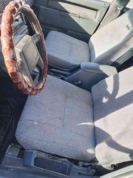 السلام عليكم فولفو٧٤٠ للبيع موديل ٨٩ سياره خير من الله كامله من كلشي محرك وكير ونجي جدد سنتر لوك فتحه بنرامه بيه صبغ قليل  لغرض الجماليه سنويه ساقطه  باتري تايرات  جدد حداديه جديده السعر 35مع المجال للاسفسار ***********
