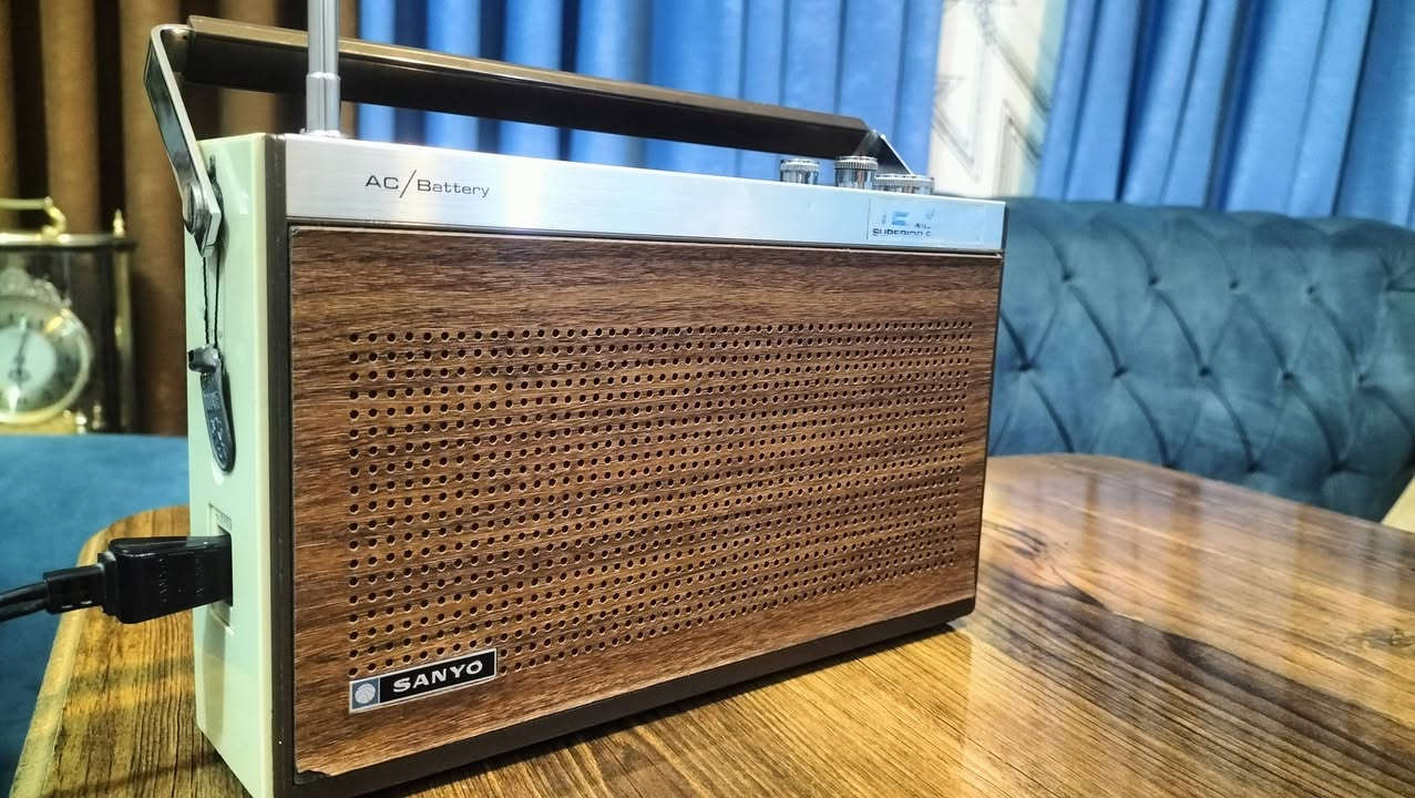 راديو سوني ياباني ثلاث موجات انتاج السبعينات.
جهاز جميل جدا ولا يوجد اي ضرر فيه رغم أن صناعته قبل نحو نصف قرن.
يعمل على اربع بطاريات وسط، ومرفق معه واير كهرباء الجهاز الاصلي.
المكان بغداد ويوجد توصيل للمحافظات كافة.


**إذا كنت صاحب هذا الإعلان وتريد حذفه لأي سبب، رجاءا أرسل رسالة إلى الدعم الفني**