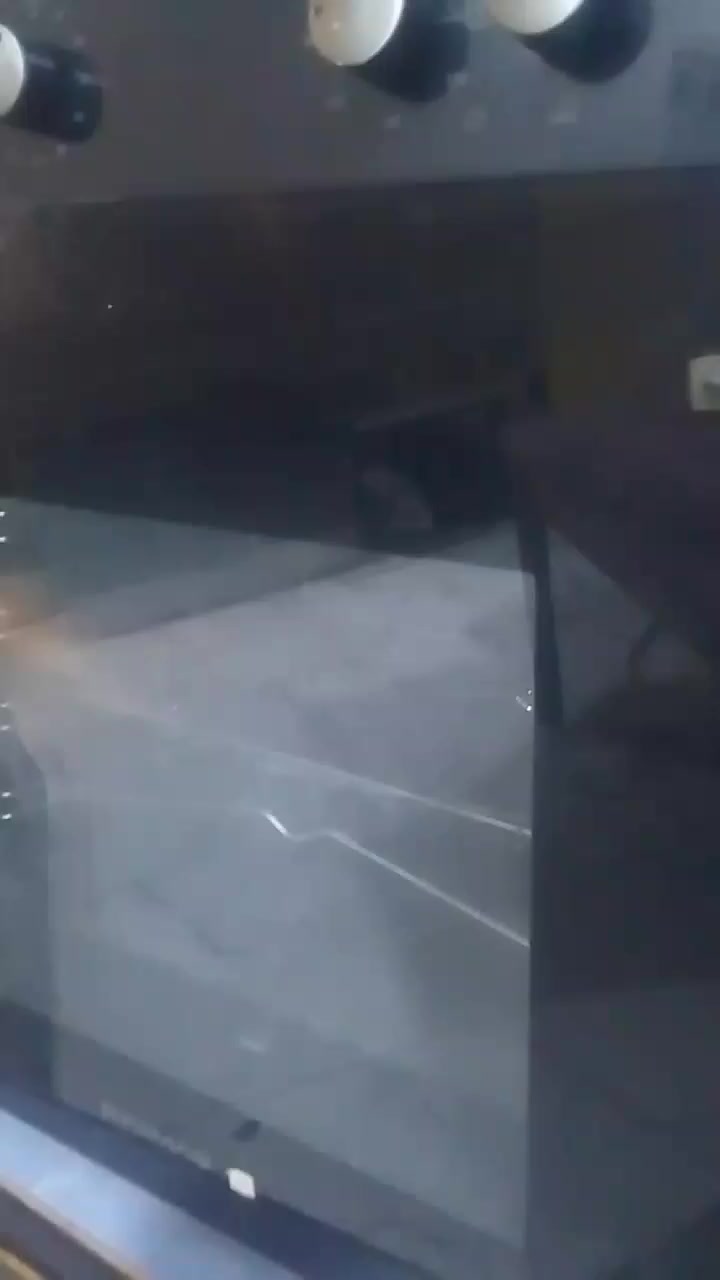 فرن يشتغل نارة الفوك كهربائي والجوة غازي
بس لباب شوية بيه ماينسد ويدة مابيه 
استخدامه قليل بس نارة تجنن


**إذا كنت صاحب هذا الإعلان وتريد حذفه لأي سبب، رجاءا أرسل رسالة إلى الدعم الفني**