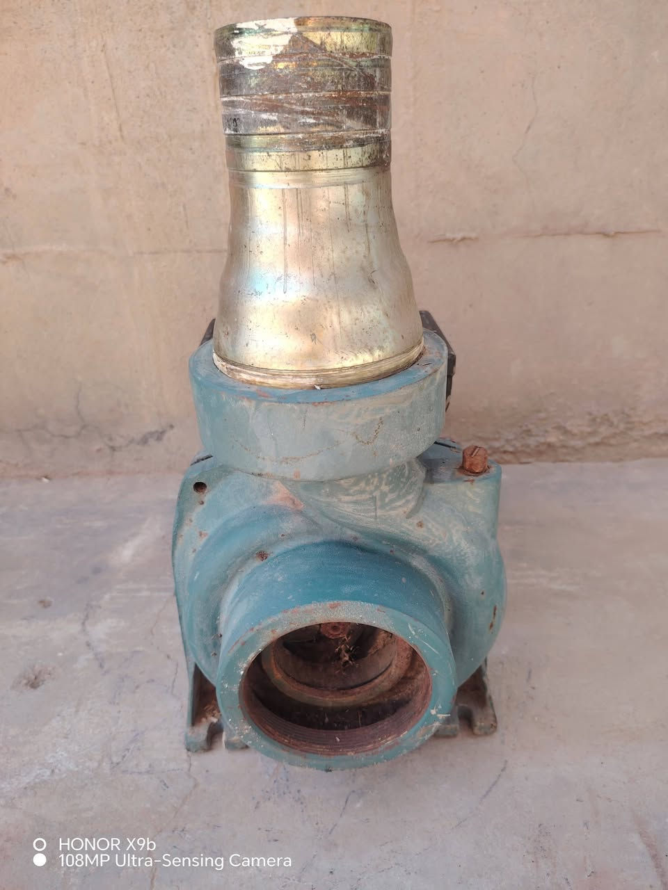 غطاسات عدد 2 سعر الواحد 135 + مواطير ماء عدد 2 حجم 4حصان سعر الماطور 175 مكانه العبيدي 
رقمي 0783 280 9018
