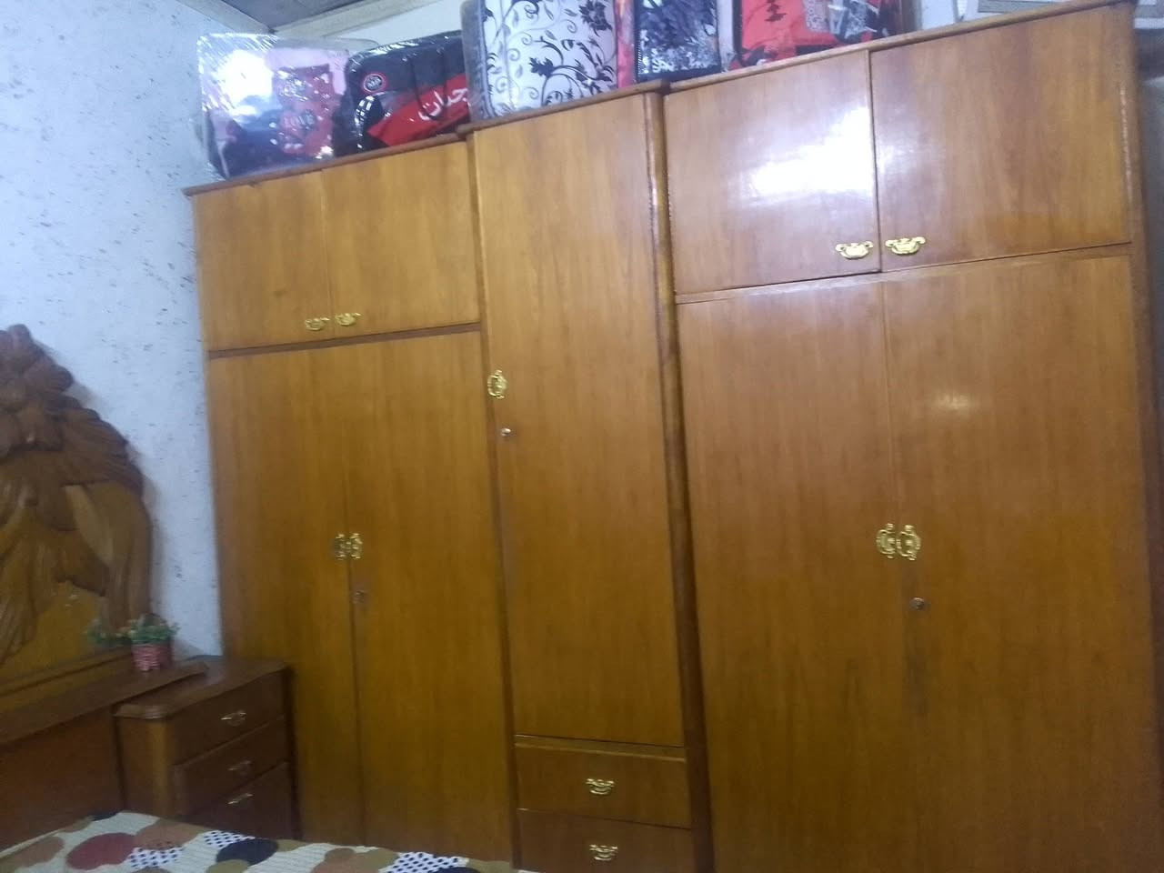 السلام عليكم عندي غرفه نوم خشب عراقي للبيع سعرها 700الف مع الدوشك قفل الاستفسار عل رقم ***********
