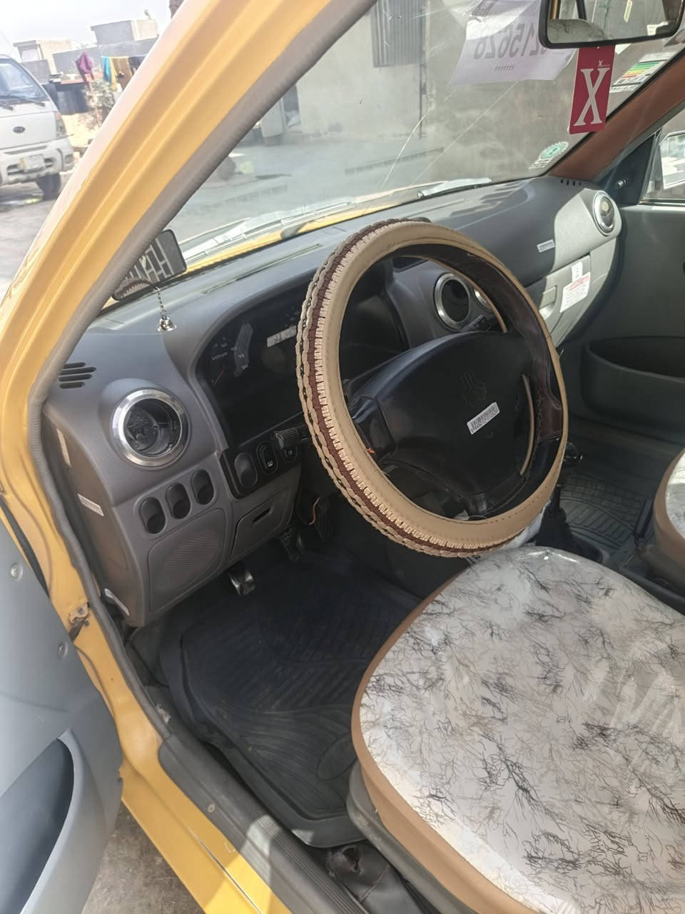 سلام عليكم سايبه موديل ١٣ كفاله شواصي سليمه  رقم دولي لسياره نضيفه كلش احله من اصوره بسمي تحويل ثاني يوم لسعر ٣٧ بيه مجال قليل ***********
