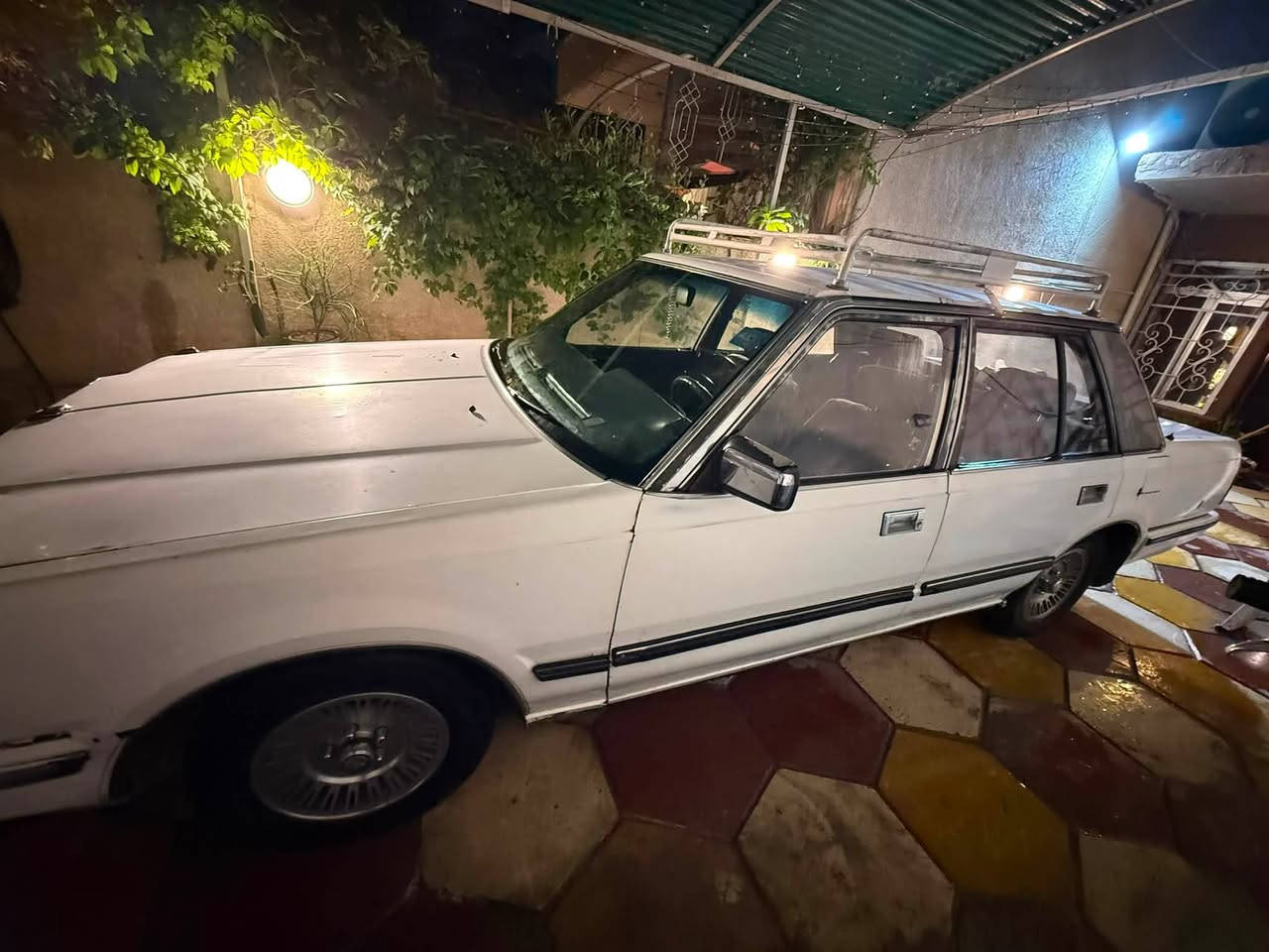 السلام عليكم سوبر 1986 للبيع بدون صبغ كير ومكينه محور بطه 3000  6سلندر السعر ٤٥ مكاني بغداد حي الخضراء 
***********
