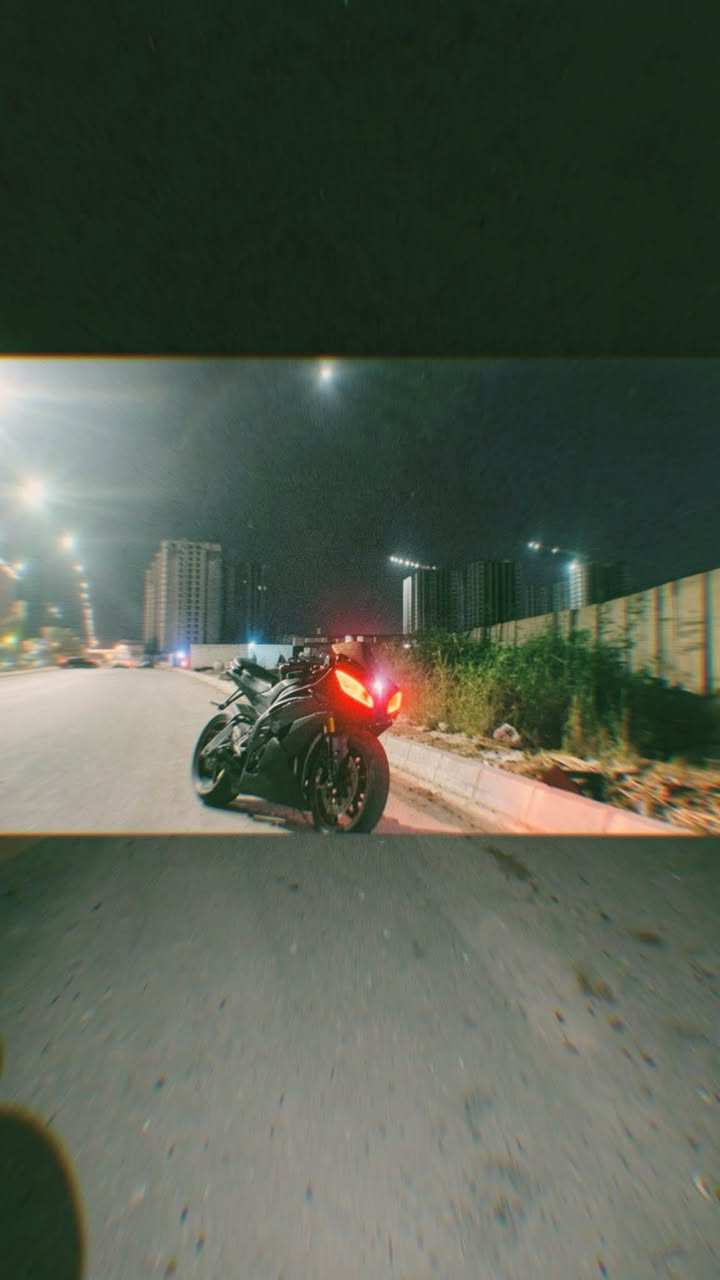 �
🏍️ Yamaha R6 موديل 2015

📌 المواصفات

* محرك 600cc (4 سلندر)  

* قير 6 سرعات

* تبريد ماء (راديتر)

* نظام حقن وقود (إنجكشن)

* وزن خفيف تقريباً 189 كغم  

📌 الحالة:

* مكفولة كير محرك

* محرك شغال 100%

سعر:

(35قابل للتفاوض)

📌 الموقع:

(بغداد حي الحسين)

📞 للتواصل: ***********

