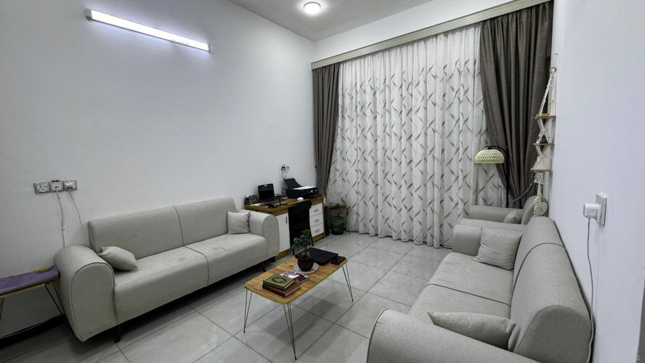 للايجار شقه  مؤثثة جاهزة  للسكن من المالك حصرا
مع توفر مولدة خاصه بيها ٣٠ امبير وخط انترنيت + سستم كاميرات

 غرفتين وصالة و خدمات تصلح سكن او مكتب تجاري تصير على شارع عام تجاري 

الكرخ - قرب شارع المطار  الرئيسي 

لمعرفة سعر الايجار 

الاتصال على الرقم 

***********
