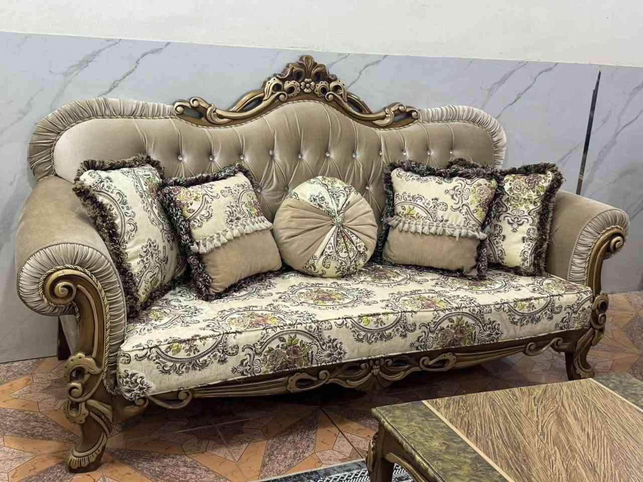 تخم زان تركي ١٠ مقعد مع طبله وسطيه اخو الجديد ولا غلطه فول نضافه *********** وات ساب بغداد, العراق
