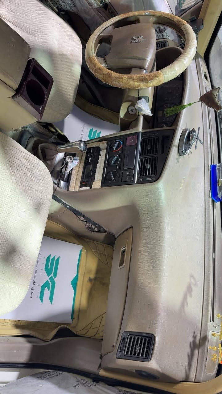 بيجو ٤٠٥ لميس مديل ١٣ 
صبغ فقط داير جاملغ الايمن 
وجراد قليل بالقماره 
بغداد رقم الجديد سنويه لل ٣١ 
***********
***********
