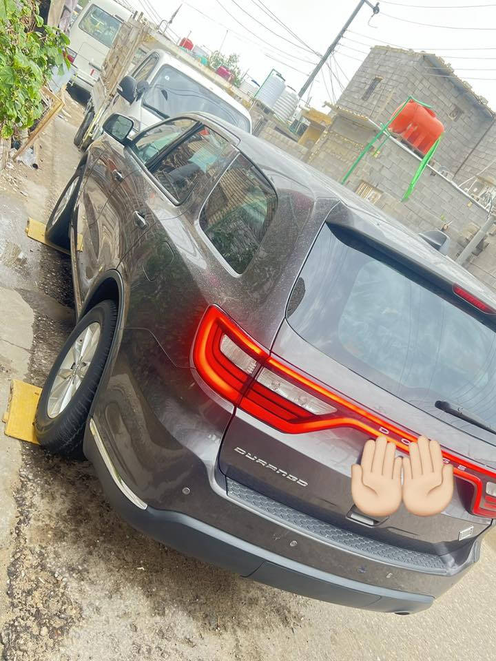 دورنكو 2014
ماشي 60 الف 

كفاله عامه بالكارتون ماعدا قطعه

مكينه 6 سلندر  خليجيه

مكانها البصره للأستفسار***********
