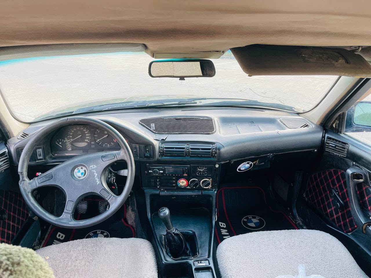 سەرەتا بەناوی خوا ماشاللە لەماڵی هەموو لایەک 
BMWبۆفڕۆشتن
مووديل 1991  سه نه ويي عه سليه به شه رت حاسيبه و مالي كه س نبيت دزياري نبيت مووسوو براوه ش به شه رت
مكينه 520كه پس ديتيجال گير عاديه به شه رتي گيرو مكينه 
كاره باهي هه موو شتيكي ئيش دكات  گيچه كاني مزبوتت سيدي مزبوتت  
چوار تايه و ويلي زور باشه 
سه ياره كه تا بليت توندو توله 
نرخ ((((15گلاو معامه له )))
***********
***********

