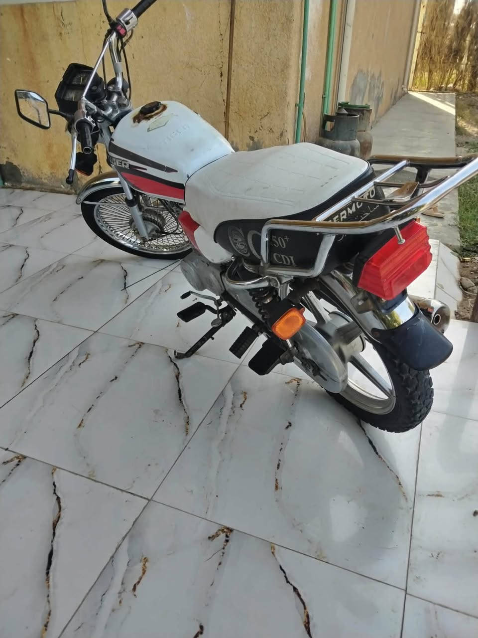 سلام عليكم  دراجة تايكر البيع دراجة خير من الله  شلعه تخبل  موديل 20 دراجة نضيفه محرك مفتوح مره وحده  فقط دراجة نضيفه دراجة مال شغل دراجة ماناقصه اي شي   حلوه رقم صاحب دراجة ***********.سعر 340بيه مجال الطيبين
