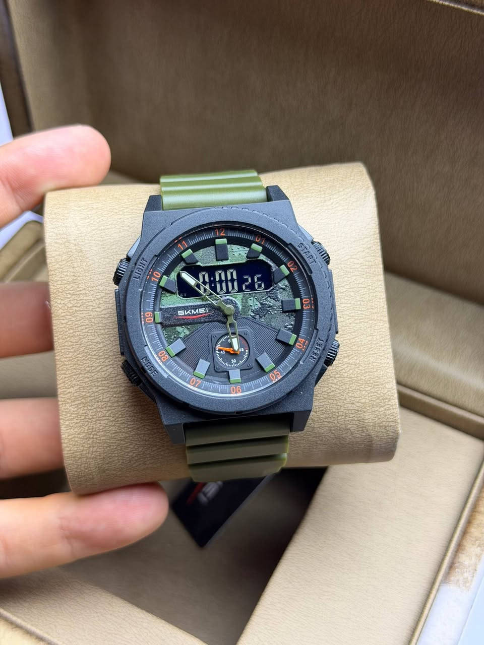 SKMEI
اصلي ماكنة ياباني 
ضمان سنة 
دبل تايم 
ليد انارة داخلي
سير ربر اصلي 
ارقام واميال لامينوس  
سنتر ثواني منفصل
نظام 12،24 ساعة 
منبه 
ستانلس ستيل 
مقاومة للماء 50 متر 

30 الف على اول تم


**إذا كنت صاحب هذا الإعلان وتريد حذفه لأي سبب، رجاءا أرسل رسالة إلى الدعم الفني**