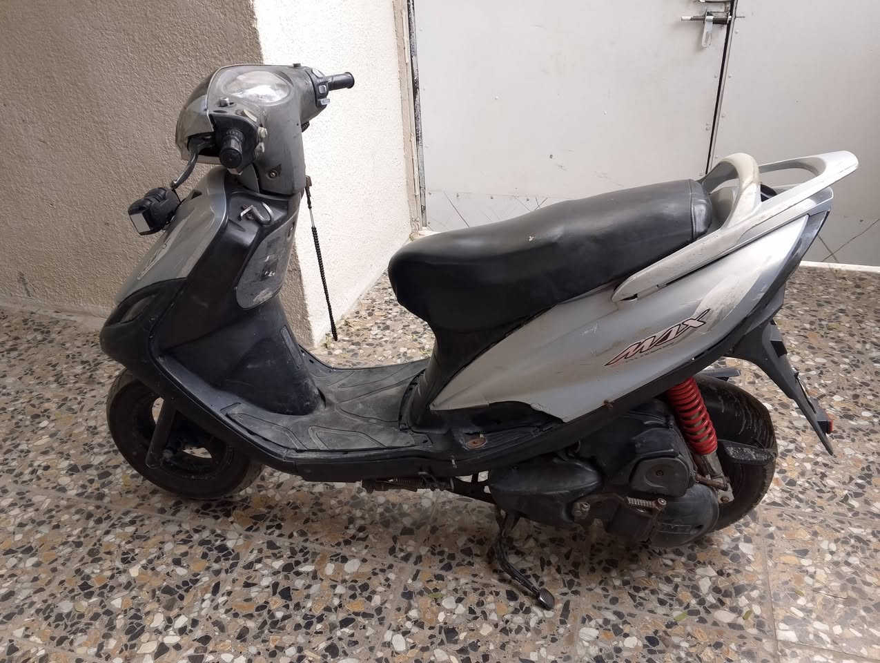 السلام عليكم دراجه ماكس للبيع كامله من كلشي كهربائيات محرك جاهزه 350 وبيه مجال مكاني الحريه ***********
