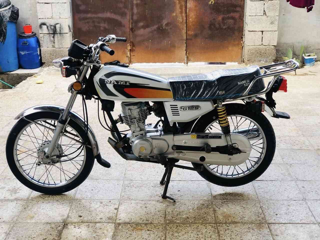 السلام عليكم دراجه نامه شلامچه اصل الدراجه خير من الله ما بيها اي نقص ومكينه ما مفتوحه وناعمه شرط التشغيل الدراجه كلك السعر خاص 
الرقم***********
