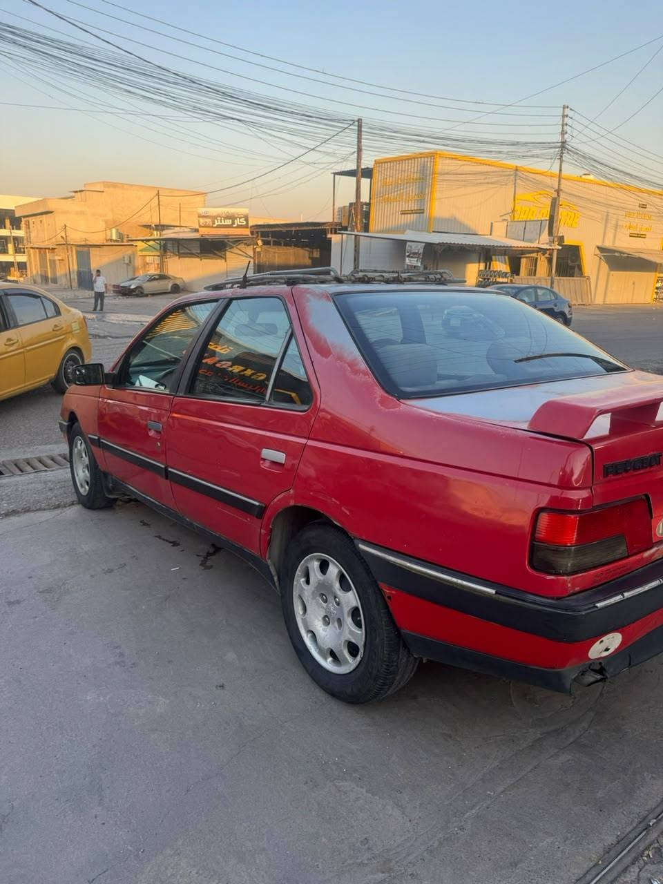 سيارة بيجو 405 موديل 1992
محرك18
منضومة تبريد كاملة 
كير شرط  
السيارة باسمي 
السعر25ورق وببها مجال 
*********** رقم الواتساب
