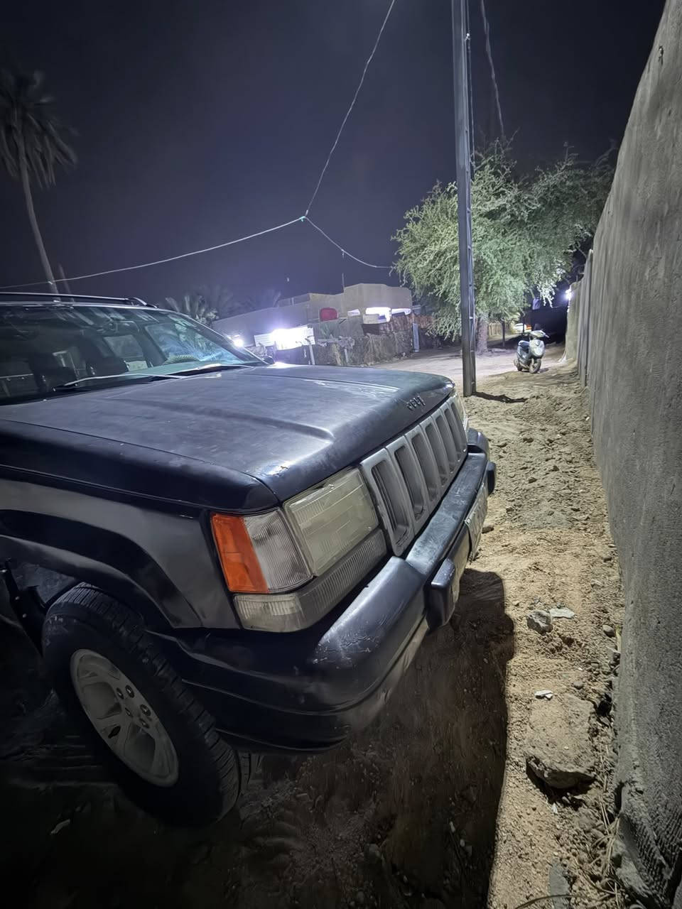 السلام عليكم جيب شيروكي موديل 1998
للبيع رقم بغداد بسمي كير مكينه بطه ثنين ونص مجول 
تخم تاير جديد حداديه هم فدوه اروحلك لا تكلي شبيها مابيها هيه موديل قديم تجي تفحص وتقتنع بعينك احسن بس السياره حلوه ونضيفه السعر 38 وبيها مجال حك الجيه ***********
مكان السياره حله الحمزه الغربي
