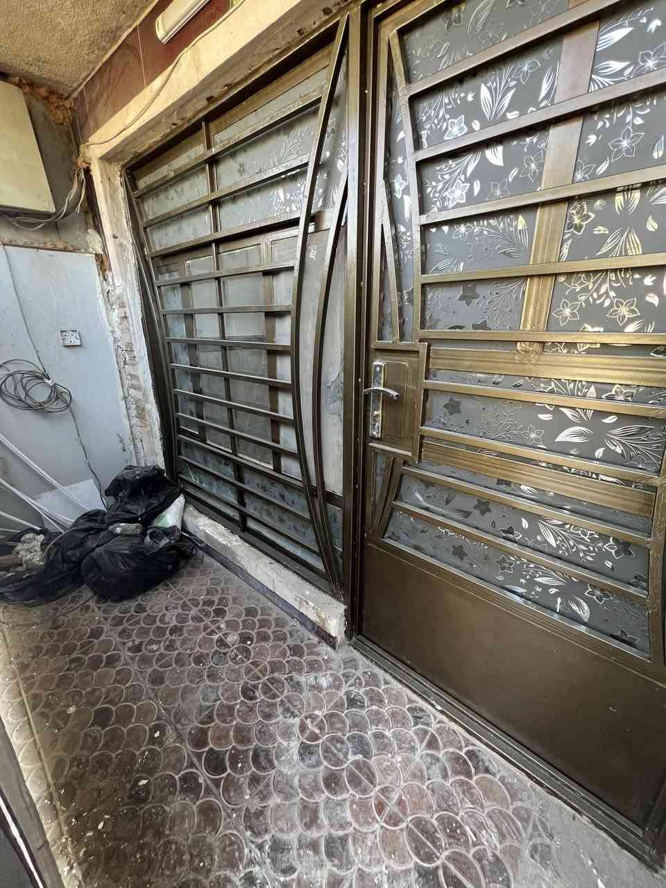 إعلان بيع ✅
دار للبيع المساحة 40 متر واقع حال
يحتوي على ♻️
ط1/ استقبال +صاله +خدمات 
ط2/غرفتين
ط3/ غرفه وسطح
موقع العقار📍
بغداد الجديده قرب الملجاه 
شارع عريض على تشجير
للاستفسار📞
***********
يوجد واتساب ☎️
#بغداد_الجديدة
