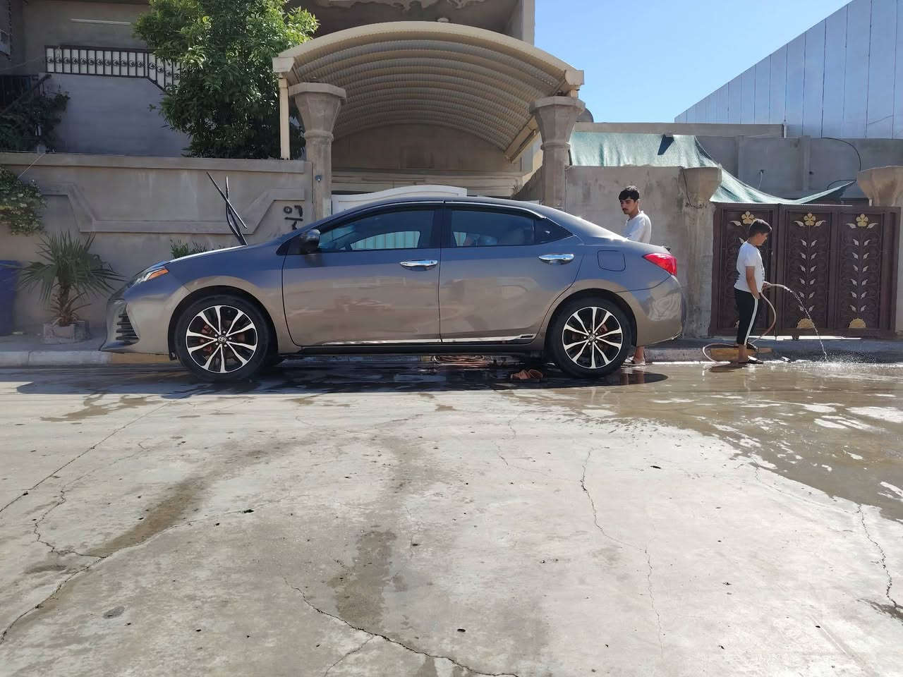 سلام عليكم للبيع كورله ٢٠١٨ se رقم سنويه لل٢٨ سياره نظيفه بشرط مواصفات اس معروفه تحكم وشفتات وباقي الموصفات المعروفه سنويه بسمنه ماشيا ١٠٧
هذا رقمي *********** السونار موجود بالصور بيها قطعتين جامرلغ وبونيد بدون دواخل
