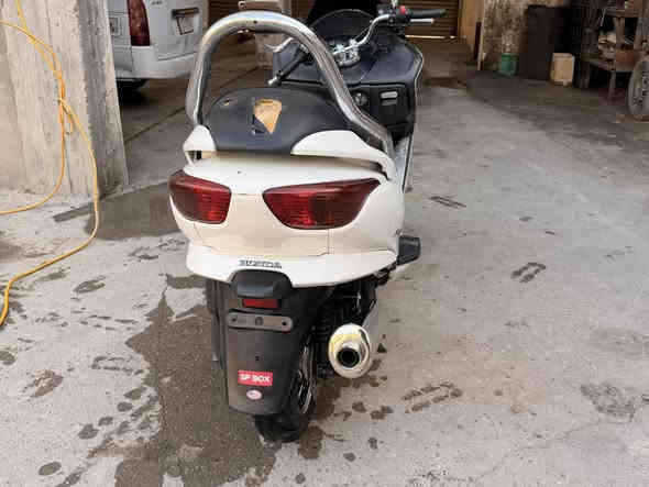 فورزا 08 لون ابيض صدفي دراجه نضيفه وخير من الله شلعه ومعدل وكهربائيات مكينه مكفوله من الفتح وياها منفيس حاويه جديده من بغداد جبتها ويلات نيكل اصلي مكاني قضاء المدينة بيها ملاحضات بلفديو تكدر تشوفها السعر  مليون 850  بيها مجال قليل ***********
