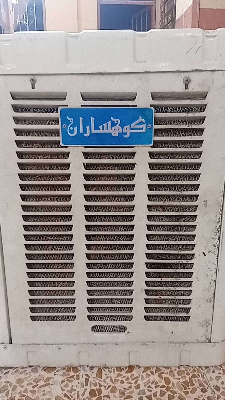 مبردة للبيع
نظافتها 85%
ما بيها اي زنجار 
شوفها كدام عينك بيها خلل بسيط بالماطور يشتغل اتجاهين يعني اذا تعرف اصلحه ما يحتاج توديها لمصلح واذا ما تعرف صلحها لازم توديها لمصلح احتمال كنديسر او مربوطة بالعكس.. ما اعرف اشنو سببها 
سعرها 60 الف 
طباخ نظيف سعره 15 الف دينار 
شراي خابر ودلل 
هذا رقمي 
***********
