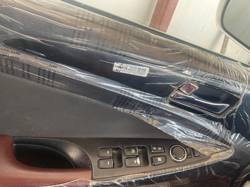 2014
خليجي  
رقم أربيل
ابيض صدفي
مواصفات ملكيه  اعلى فئة 
١-كرسي كهربائي 
٢-كشن جلد 
٣-تدفئة تبريد كشنات اماميه +تدفئة كشنات خلفيه 
تبريد قطعتين 
٦-حاكيه +بلوتوث 
٨-رادار امامي 
١٢-حساسات اماميه
١٦-هاند بريك 
١٨-نظام صوت انفنتي
١٩-بصمة ابواب 
٢٠-مري شفط اشارة +مري قلاب عند الرجوع للخلف
٢١-ثلاجة بالجكمجة
٢٢-بانوراما طكتين 

السياره بيهه باردين

ماشيه 300 الف قابلك للزيادة  

ويلات 16 

 باتري جديد قبل شهر شاده
فيت بم وفلاتر جديدة 
وكامرا خلفيه عمل 
مكاني النجف الأشرف حي الوفاء 
السعر المطلوب 135 وبيه مجال للطيبين رقم التلفون ***********
