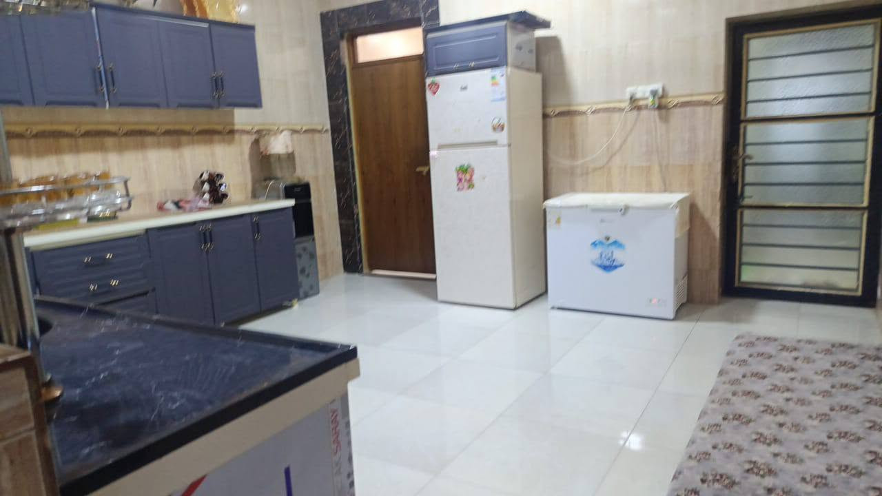 دار للبيع طابو صرف مساحه 200طابقين تسليح طابق أول حجر وثاني ابلوك مكون3غرف نوم 2صاله ديوانيه كندور مطبخ طرمه كراج بيت فول سيراميك خمسه كيلو مقابل ماركت الالوسي خلف شارع 30تجاري سعر 190بي مجال للطيبين رقم الهاتف *********** ابو علي
