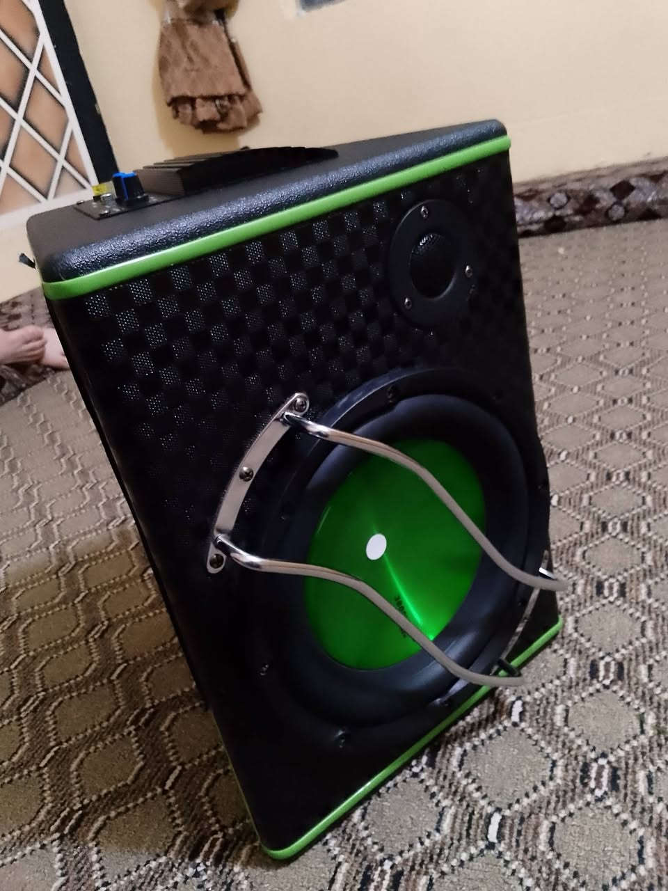 مضخم جديد قص ما صار له اسبوع من اخذته والشرايه يدق على هذا الرقم 75 ***********
